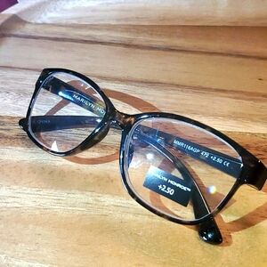 Reading Glasses‎
